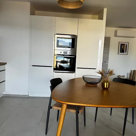 Bel T3 Vue 5 Min Des Plages A Pied Apartment